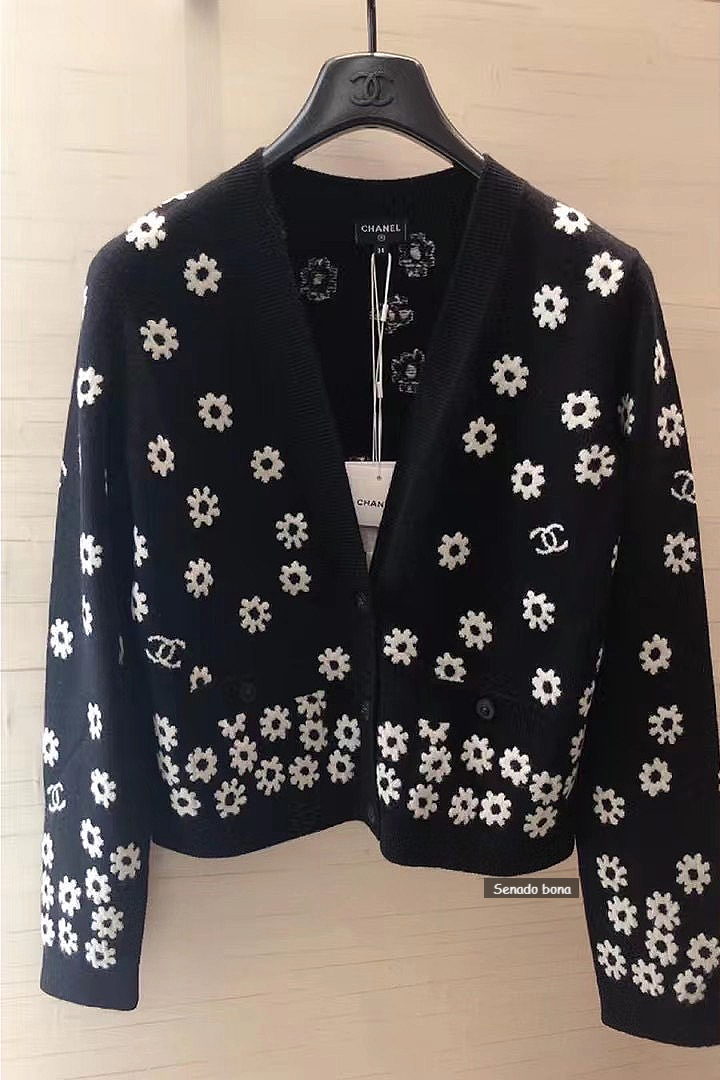 샤넬 22ss 플라워 가디건 (2컬러) P72451