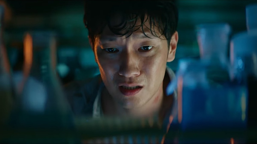 2025 영화 '바이러스' 리뷰 : 감염되면 사랑에 빠지는 독특한 로맨스