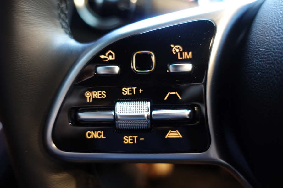 벤츠 GLC 300E 쿠페 실내디자인