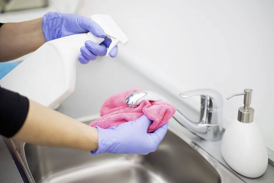 “세균막(바이오필름) 청소”를 검색하게 된 순간, 왜 평소 청소가 통하지 않았는지 깨닫다