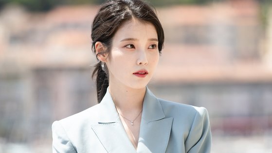 아이유-기부-어린이날-1억원-쾌척