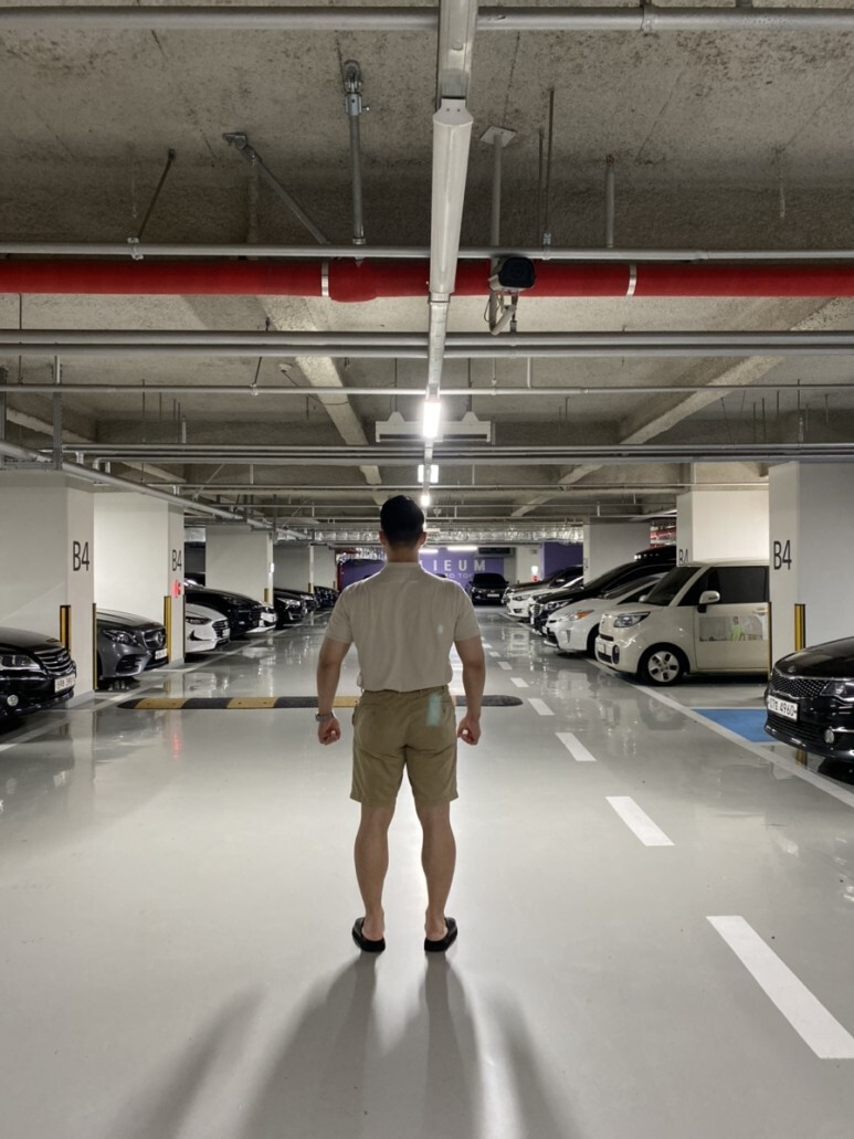 데일리룩(오뭘입)_라코스테 카라티 베이지&#44; 유니클로 치노 하프팬츠&#44; MMGL 샌들&#44; 꿀조합스타일링&#44; OOTD