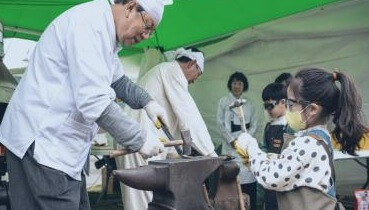 생생정보 [장PD의 AI 여행기] AI가 추천하는 울산 가족 여행 울산쇠부리축제&amp;#44; 대왕암공원 출렁다리&amp;#44; 요트탈래울산&amp;#44; 한정식 보석돌 엄마의 정원까지 울산 북구&middot;동구 필수코스를 생생정보 장PD와 함께 확인하세요