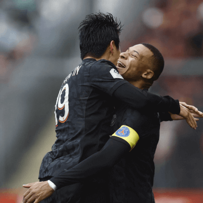 움바페에게 안긴 이강인