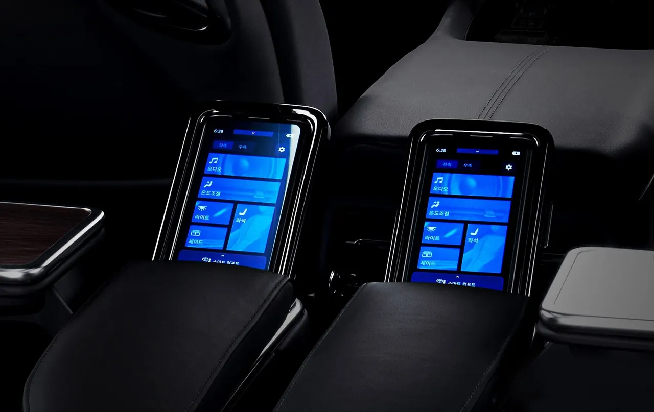 토요타 알파드 하이브리드 차량 이미지