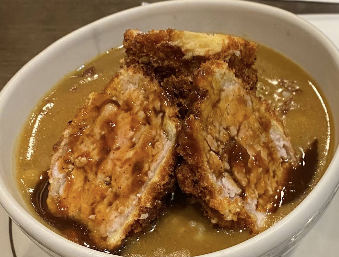 오로지 (王ろじ)
100년 전통의 돈카츠, 카레를 입다! 🍛