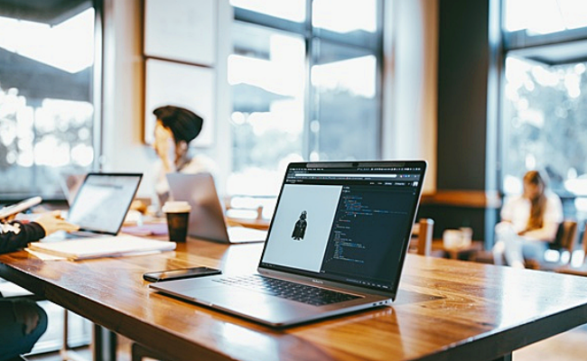 카페에서 노트북