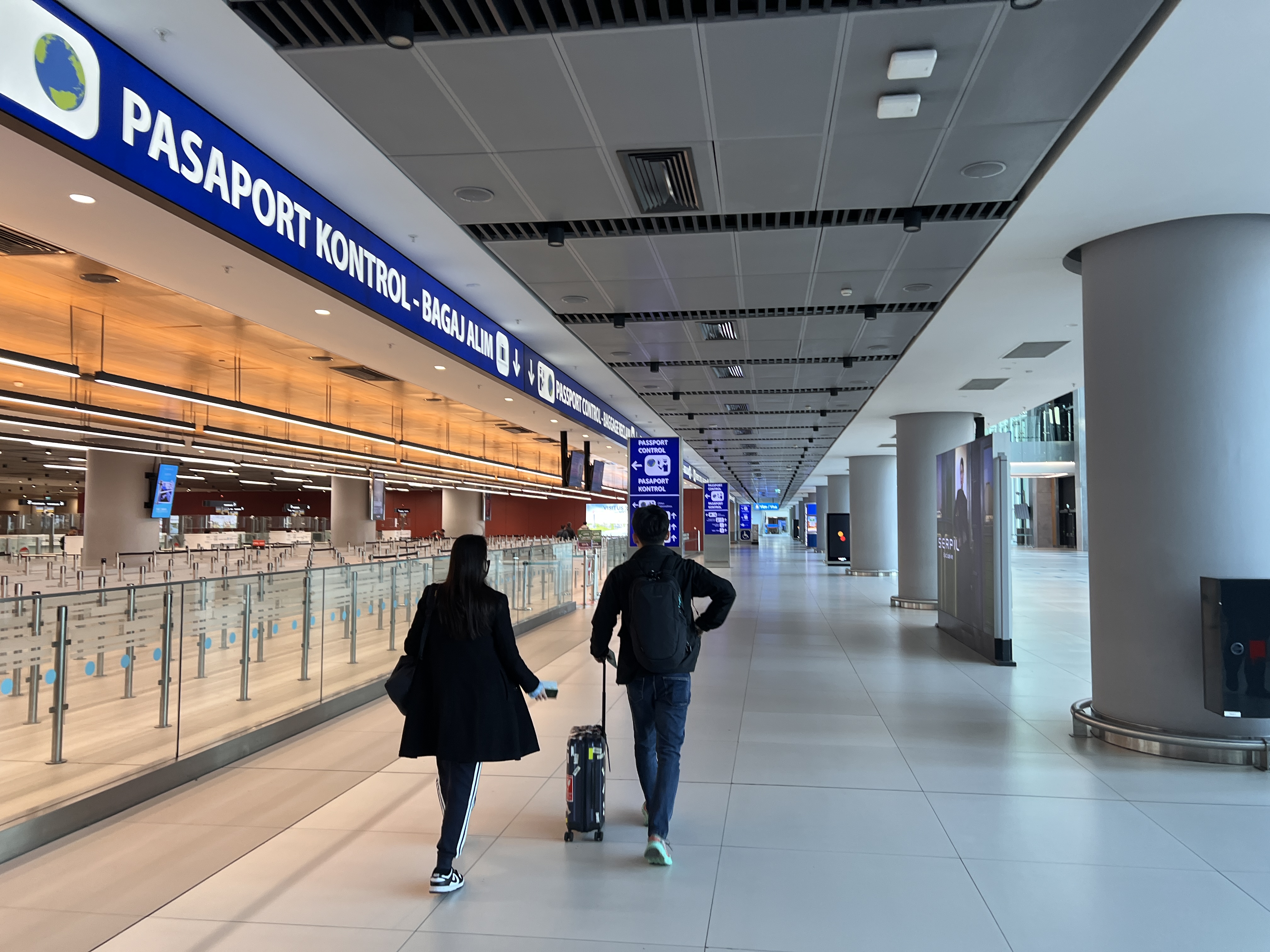 Passport Control 모습