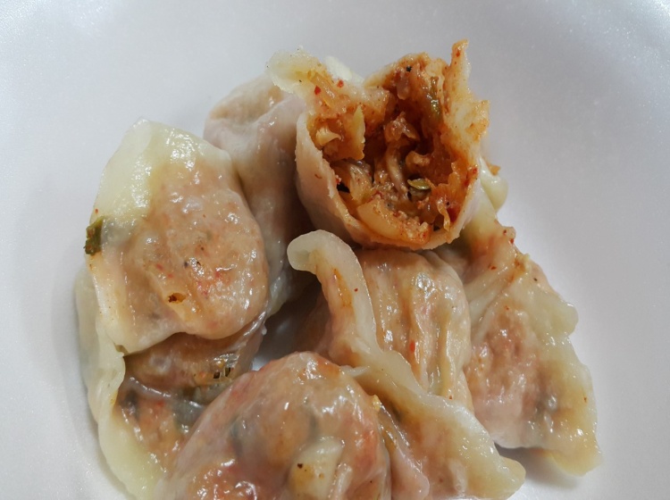 충주 무학시장 엄마는 슈퍼우먼 일개미 엄마가 빚는 수제 4색 만두, 고기만두, 김치만두, 감자만두, 감자떡 맛집 추천