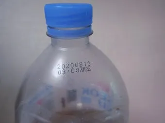 생수 유통기한 지난 제품 마셔도 되는지 건강 정보_5