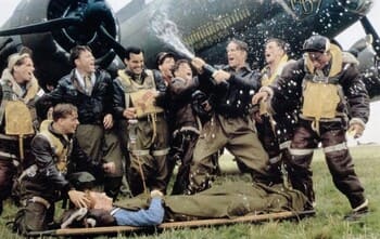 환호하는 승무원들