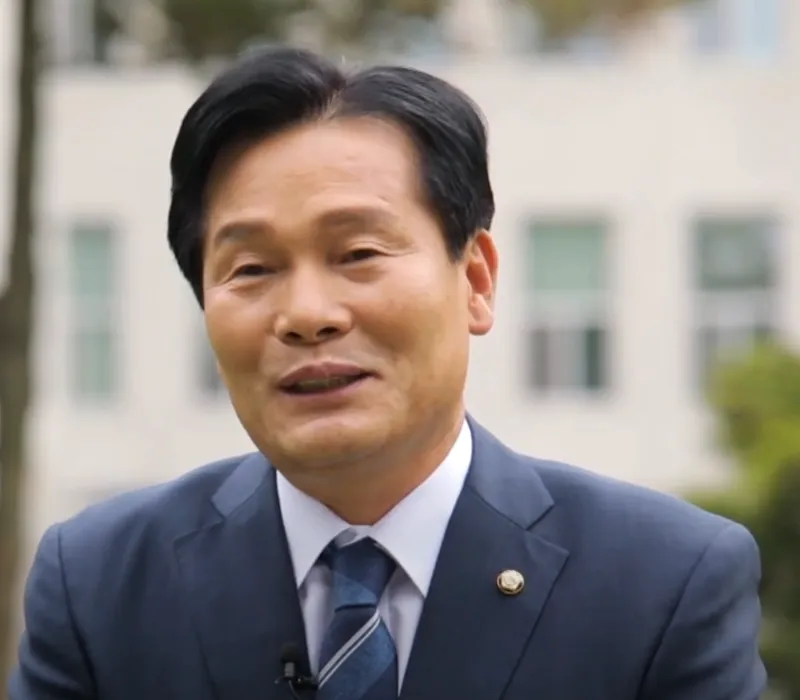 국회의원 인터뷰 사진17.webp