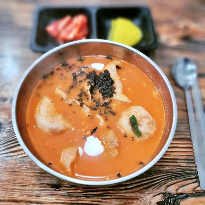 생방송 오늘저녁 청주 무심천 벚꽃길 서문시장 고추만둣국 맛집