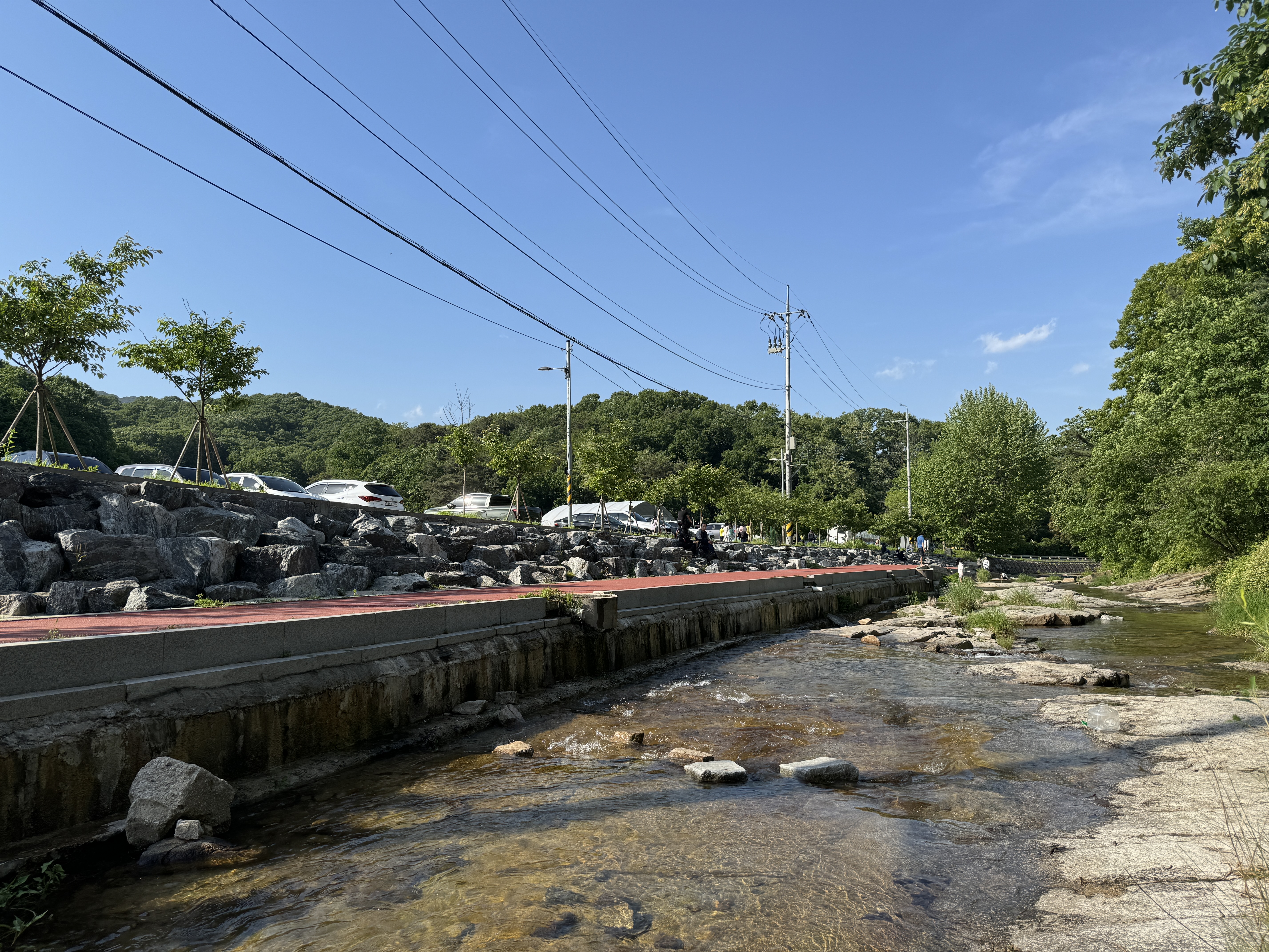 무수골계곡-마을버스정류소방향풍경