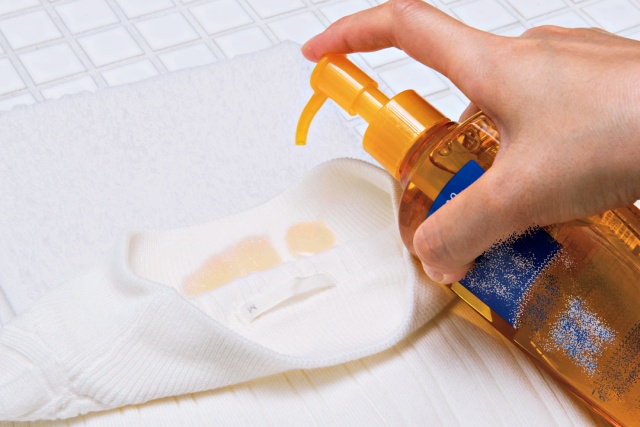 흰옷 립스틱 세탁,립스틱 자국 지우는법 클렌징오일