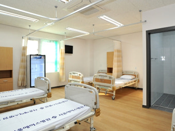 근로자의 날, 누가 쉬고 누가 일할까? (공무원, 은행, 병원까지 총정리)