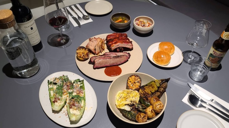 성수동 성수역 맛집 참나무 장작 철제 훈연 바베큐 기계 브리스킷, 립, 김치 삼겹살 바비큐 풀드포크 김밥