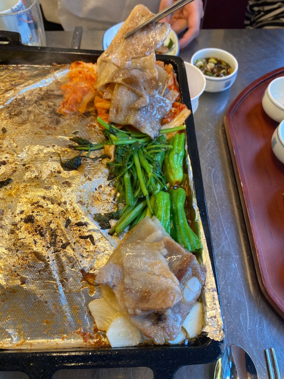 윤기가 나는 냉동삼겹살