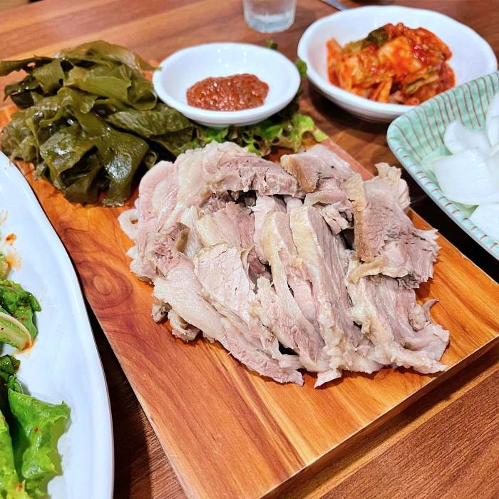 식객 허영만 백반기행 강남 가로수길 신사 제주식 수육 돔베고기 맛집
