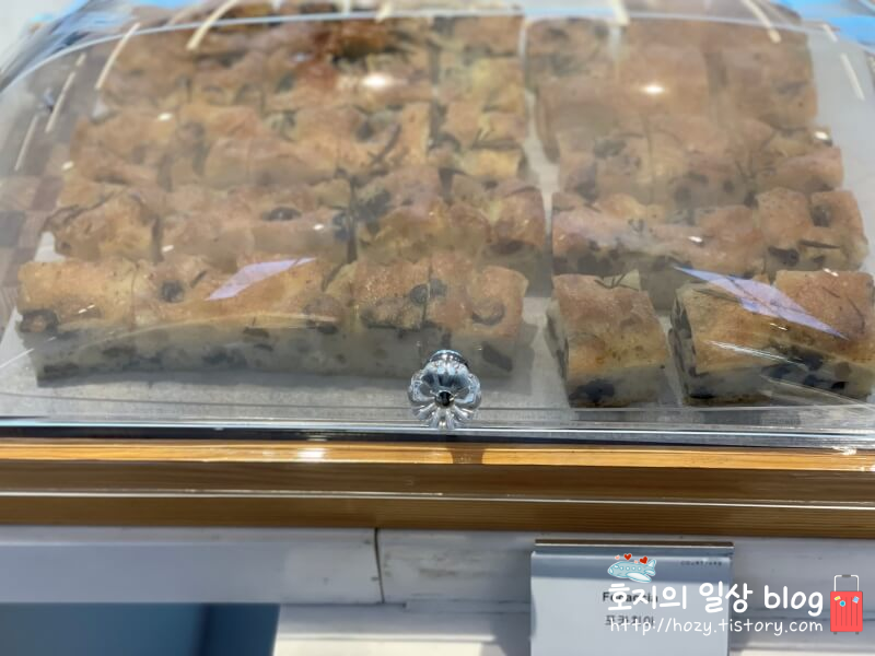 코트야드 메리어트 수원 조식_빵3