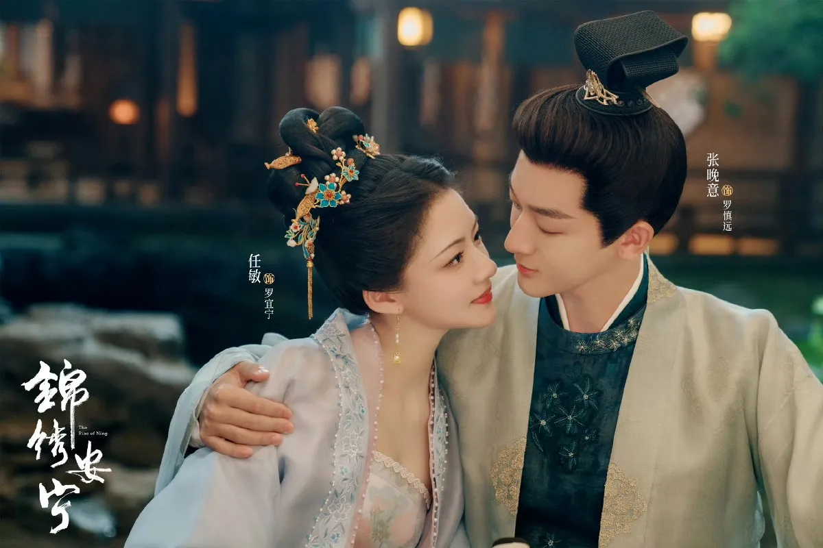 금수안녕_장만의_임민_서로기대어_마주보고있는_모습