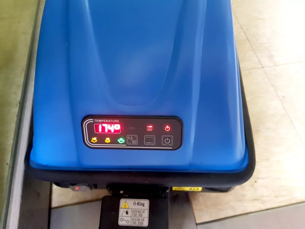 전원을 켠 지 단 3분 만에 최고 온도인 174℃에 도달한 모습.