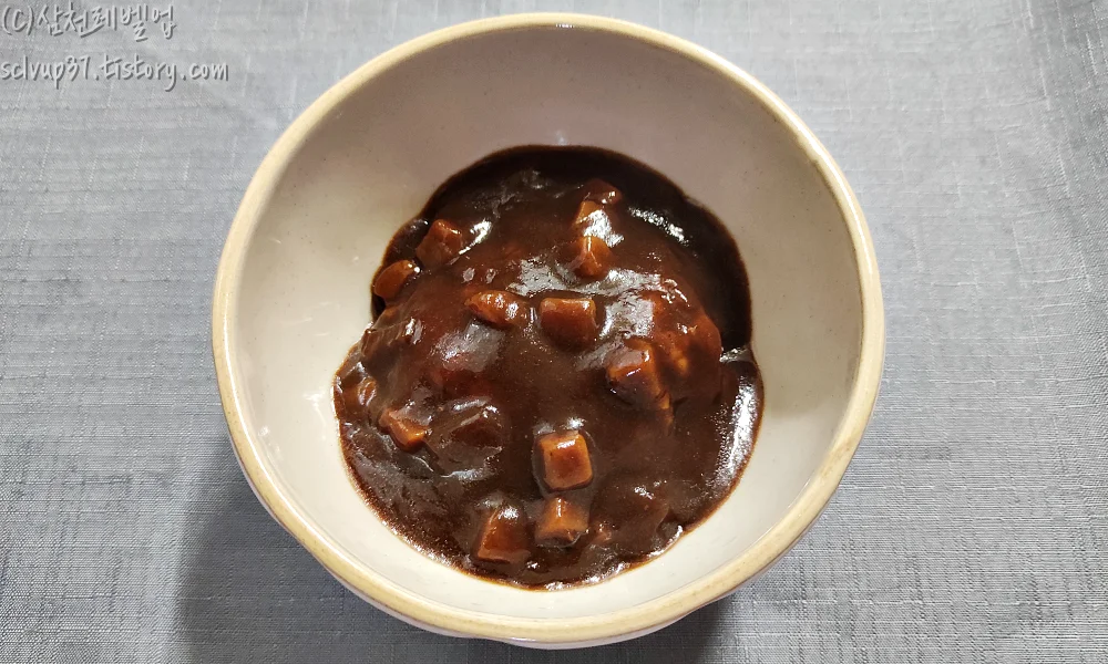 오뚜기-3분-짜장-조리완료