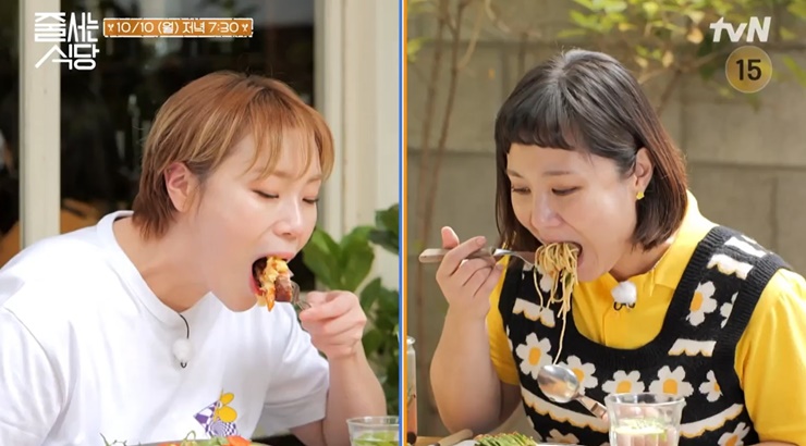 햇님과-박나래가-음식을-먹는-모습