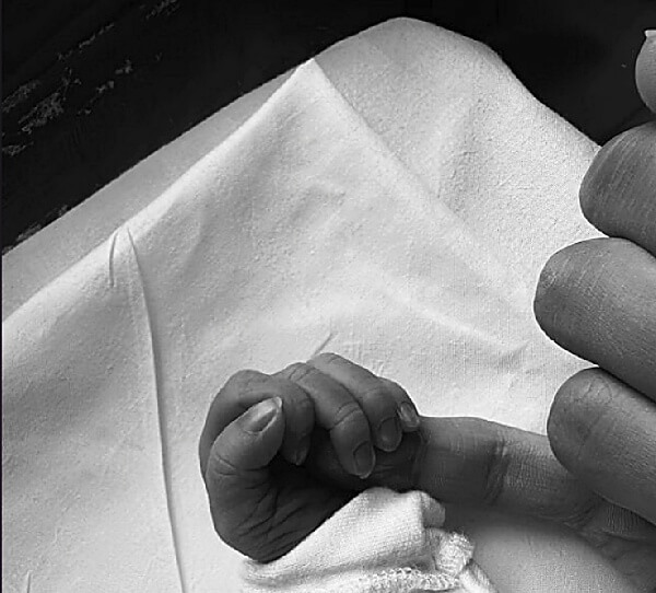 송중기-득남-소식-아내-케이티-루이스-손더스