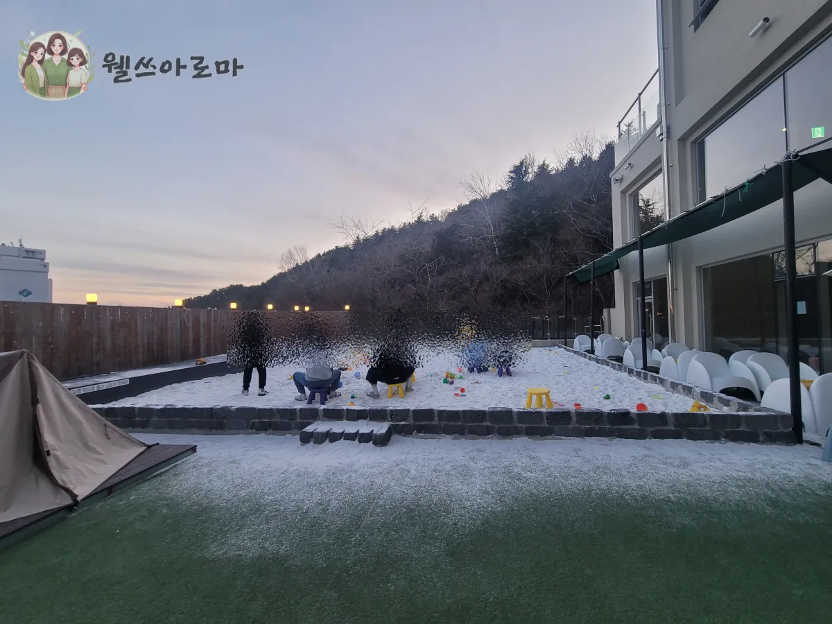사하구-카페시온-키즈존-모래놀이터