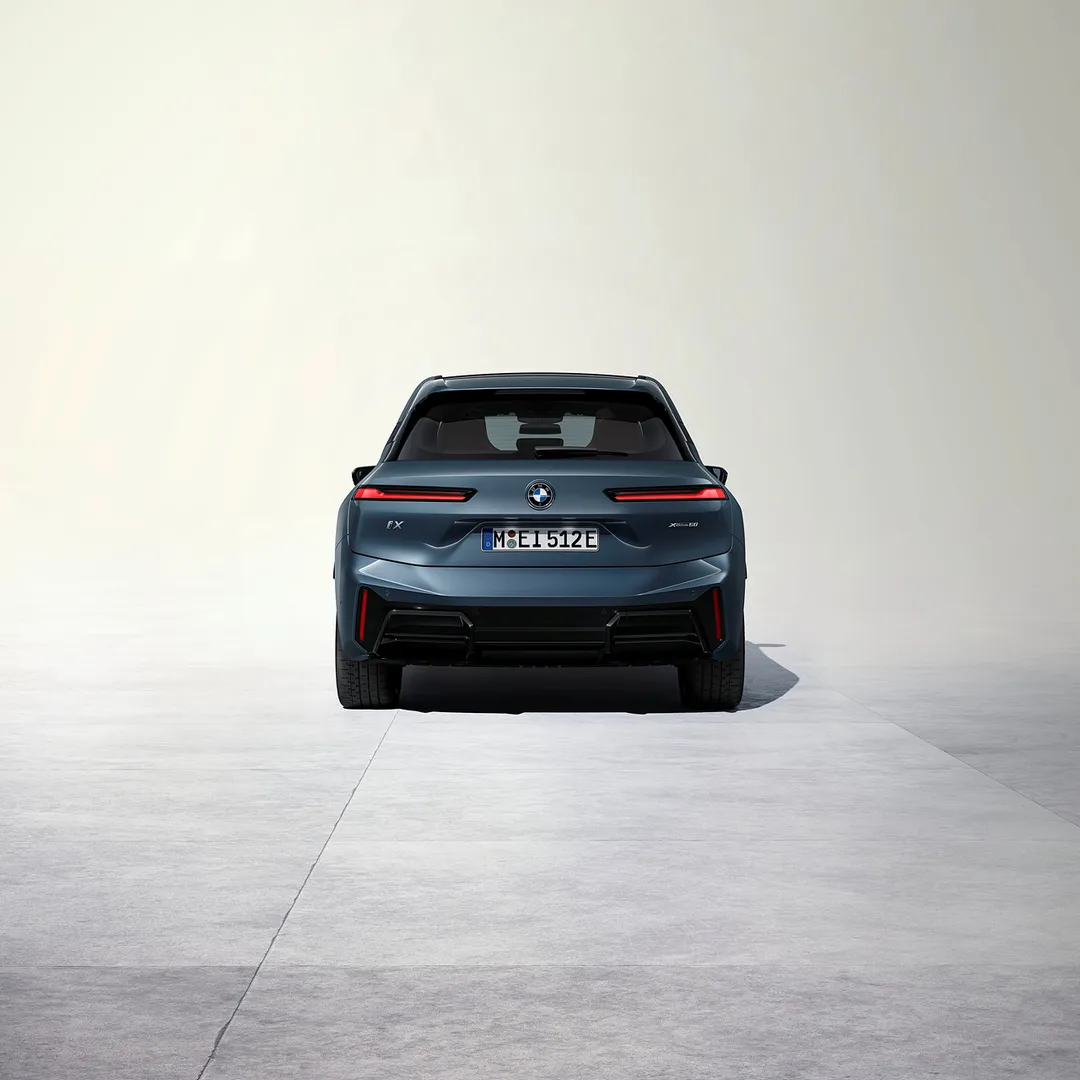 BMW iX 자동차 이미지