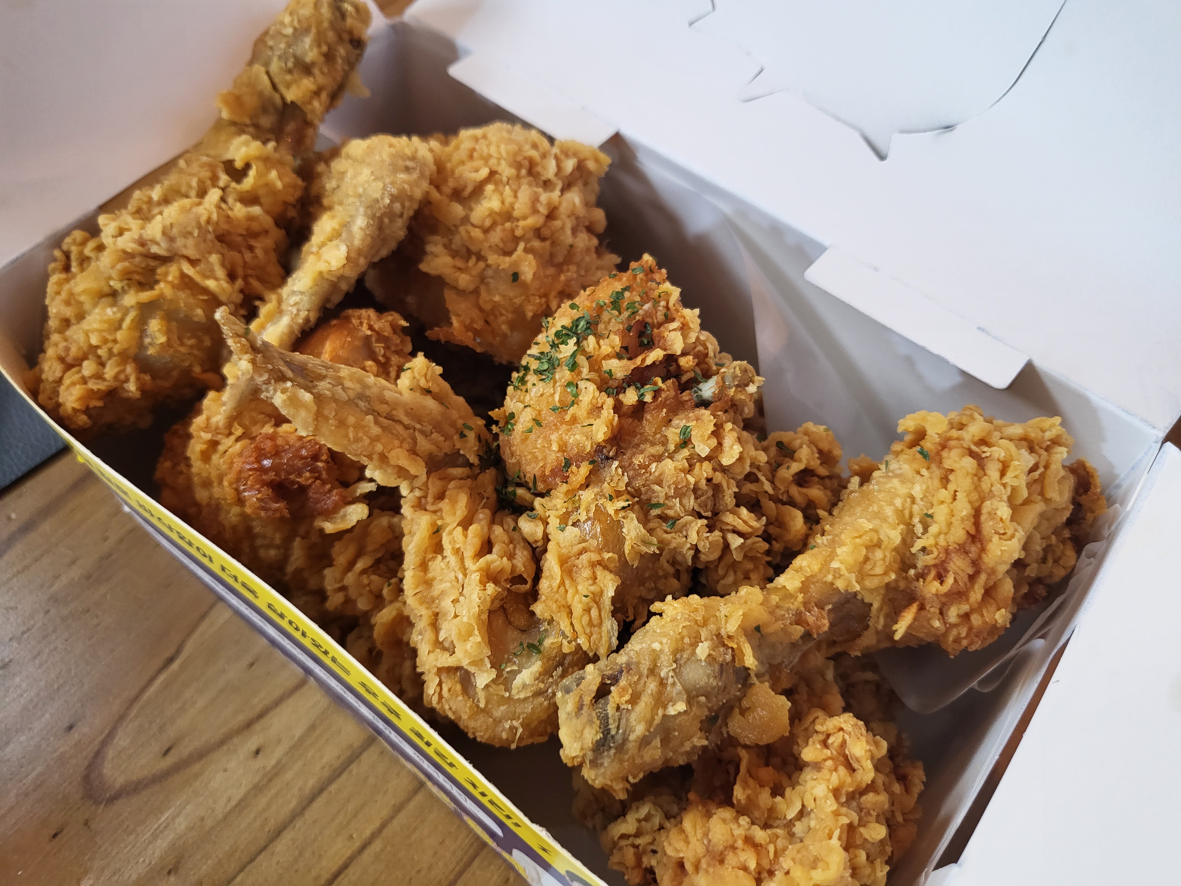 썬더치킨 포장 - 치킨 비주얼