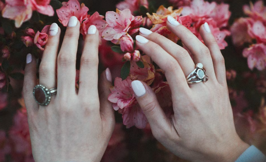 손톱이 변할 때 주의할 점