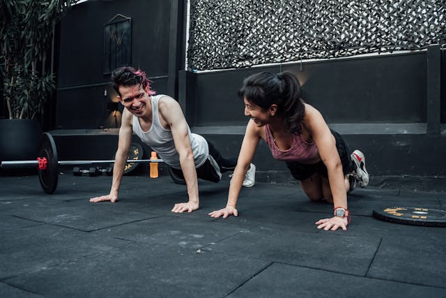 푸쉬업자세 근력운동