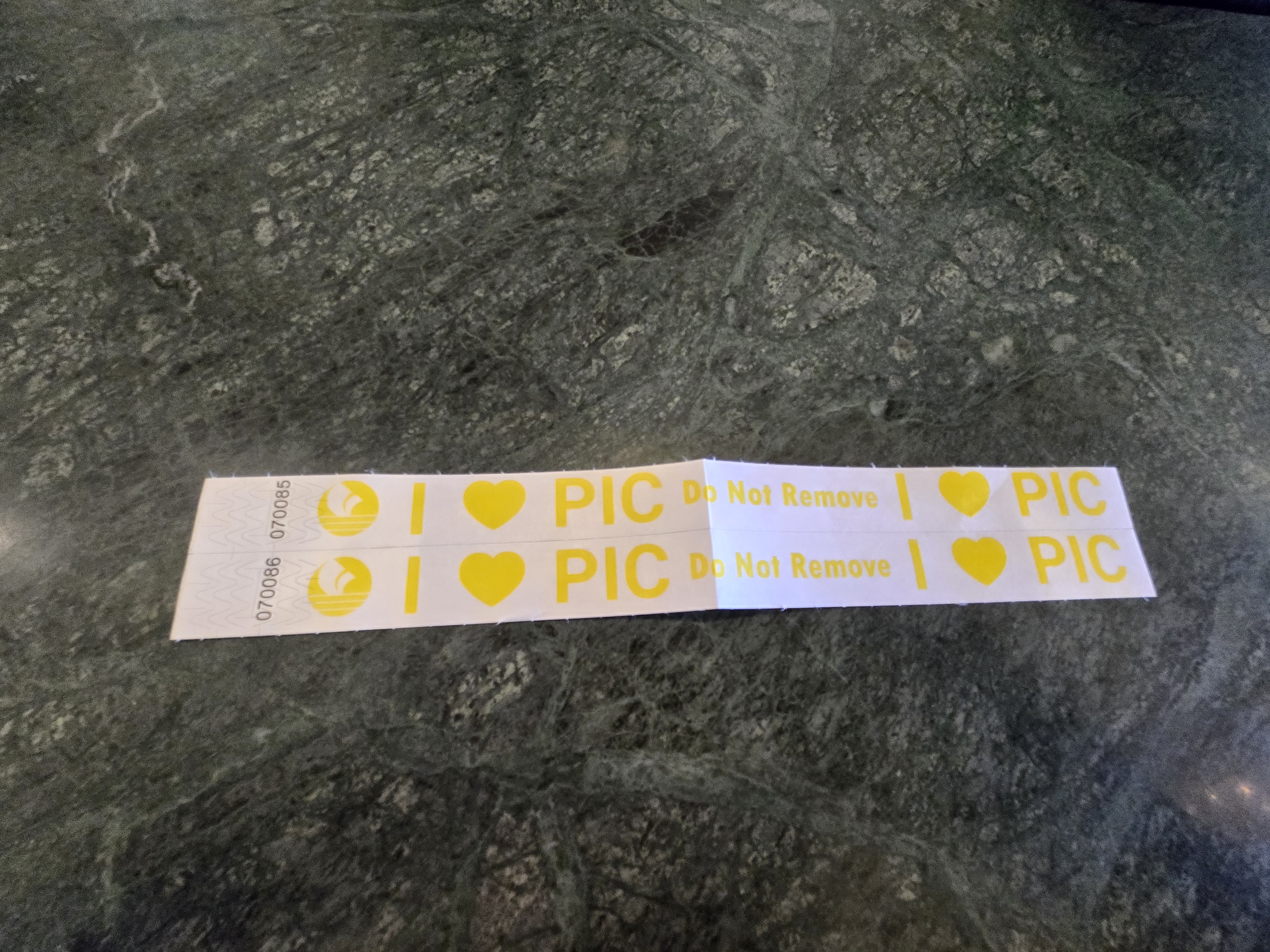 괌 PIC 수영장 팔찌