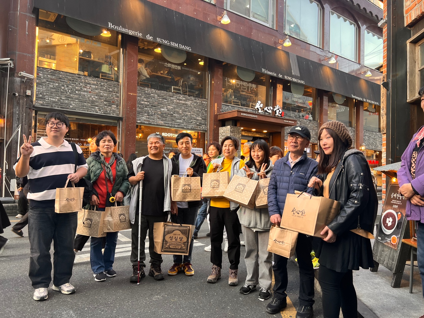 성심당에서 빵 구입 후 인증 사진