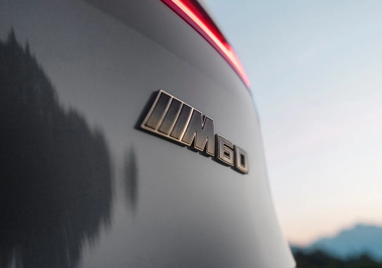 BMW IX M60 차량 이미지