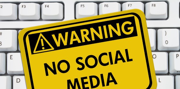 호주 미성년자 sns 금지법 - 금지 반대와 찬성