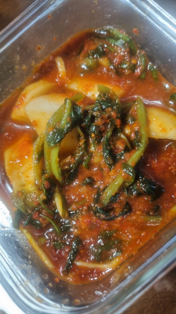 절임배추는 찬물로 다시 헹군뒤 물기빼기