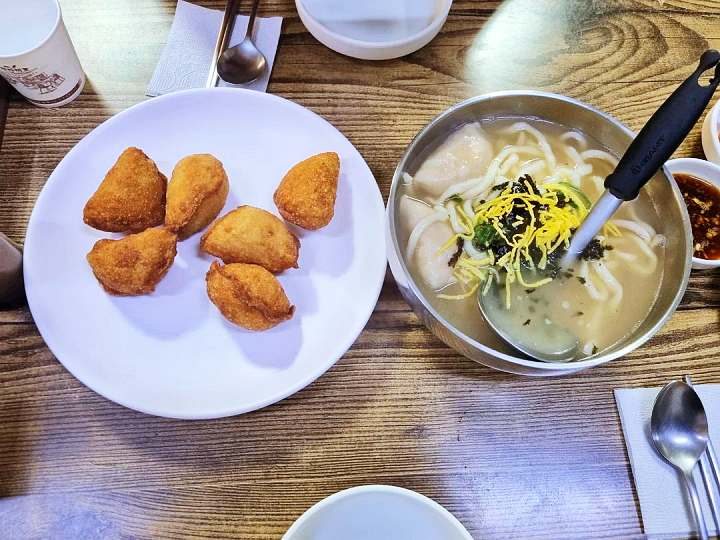 생방송오늘저녁 강북구 수유 복을 부르는 맛 이북식 손만두 튀김만두 26년 전통 만두전골 맛집 추천