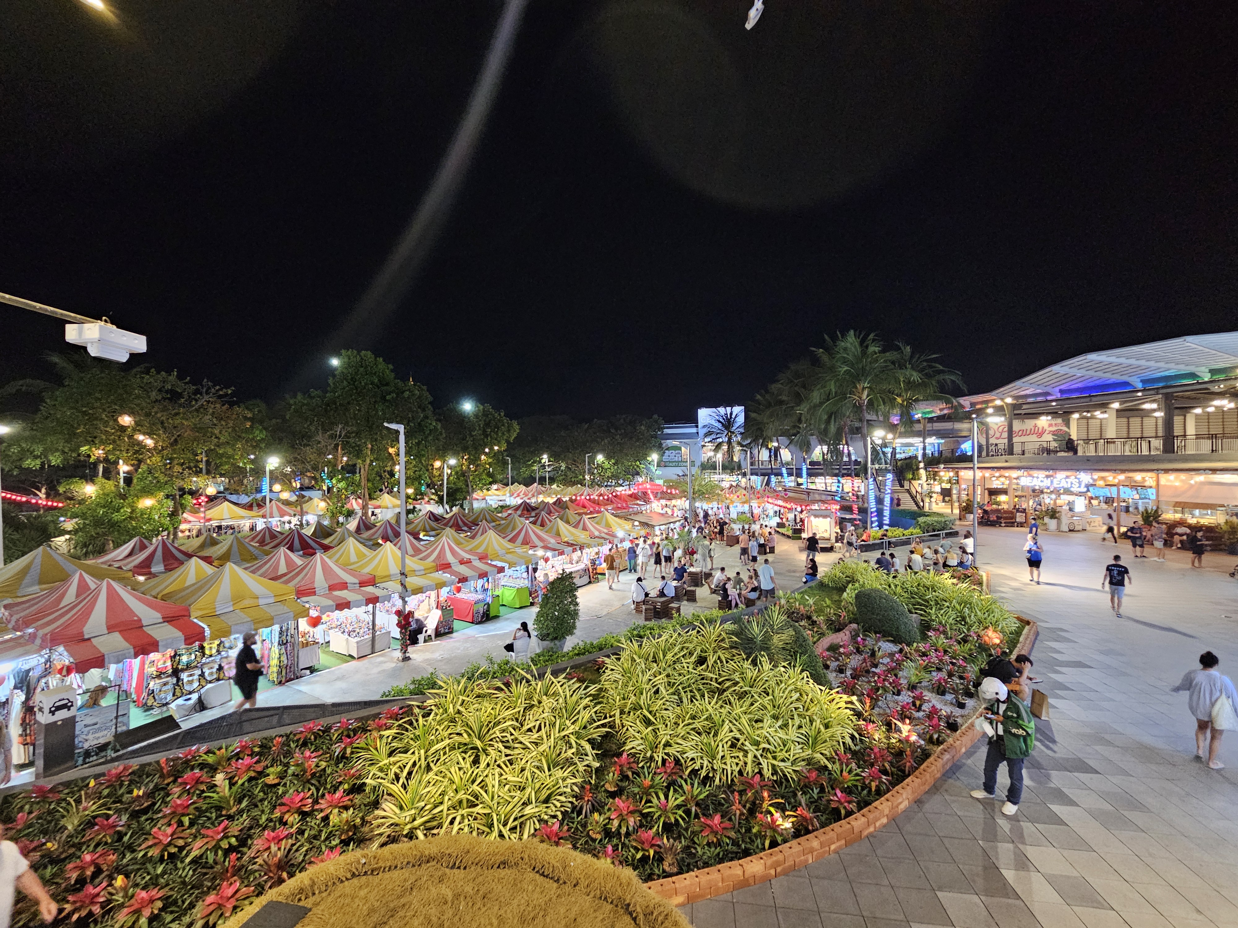 ์ผํธ๋ด ์ฌ๋ฌด์ด ์ฌ์ง