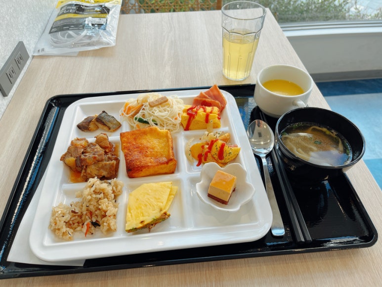 Rembrandt Style Naha 조식