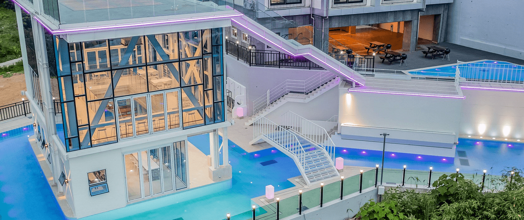 위아 펜션 수영장 전경