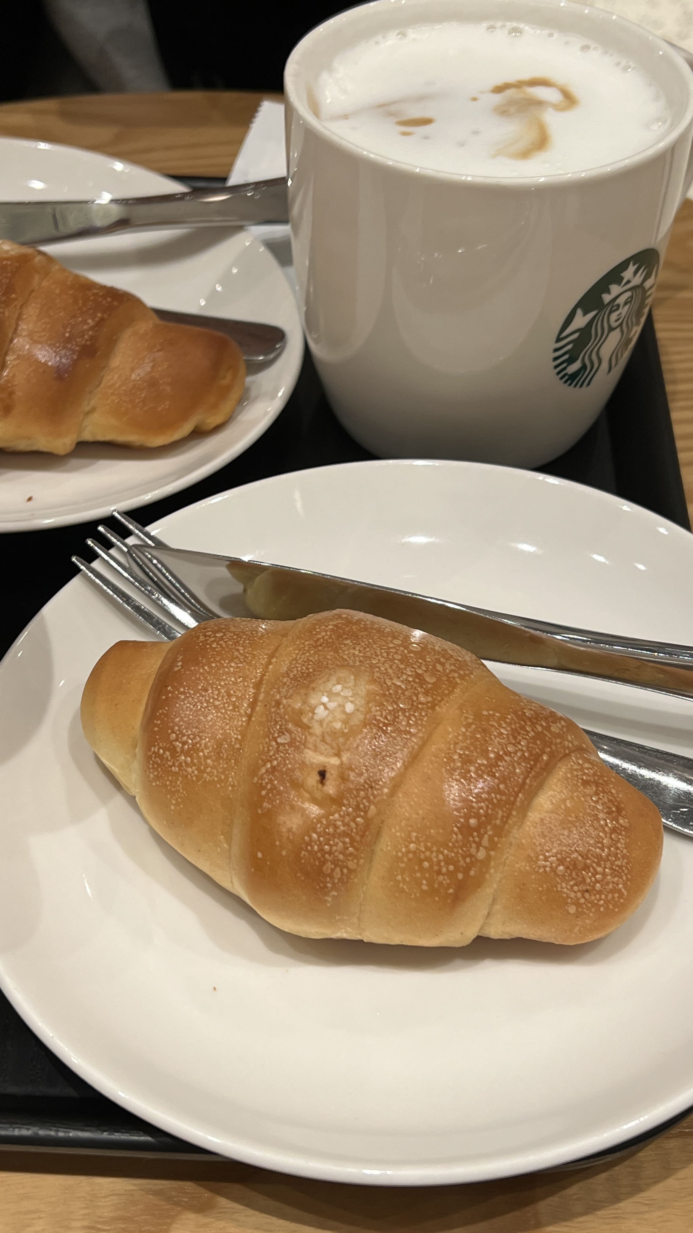 봄-벚꽃-스타벅스-소금빵 