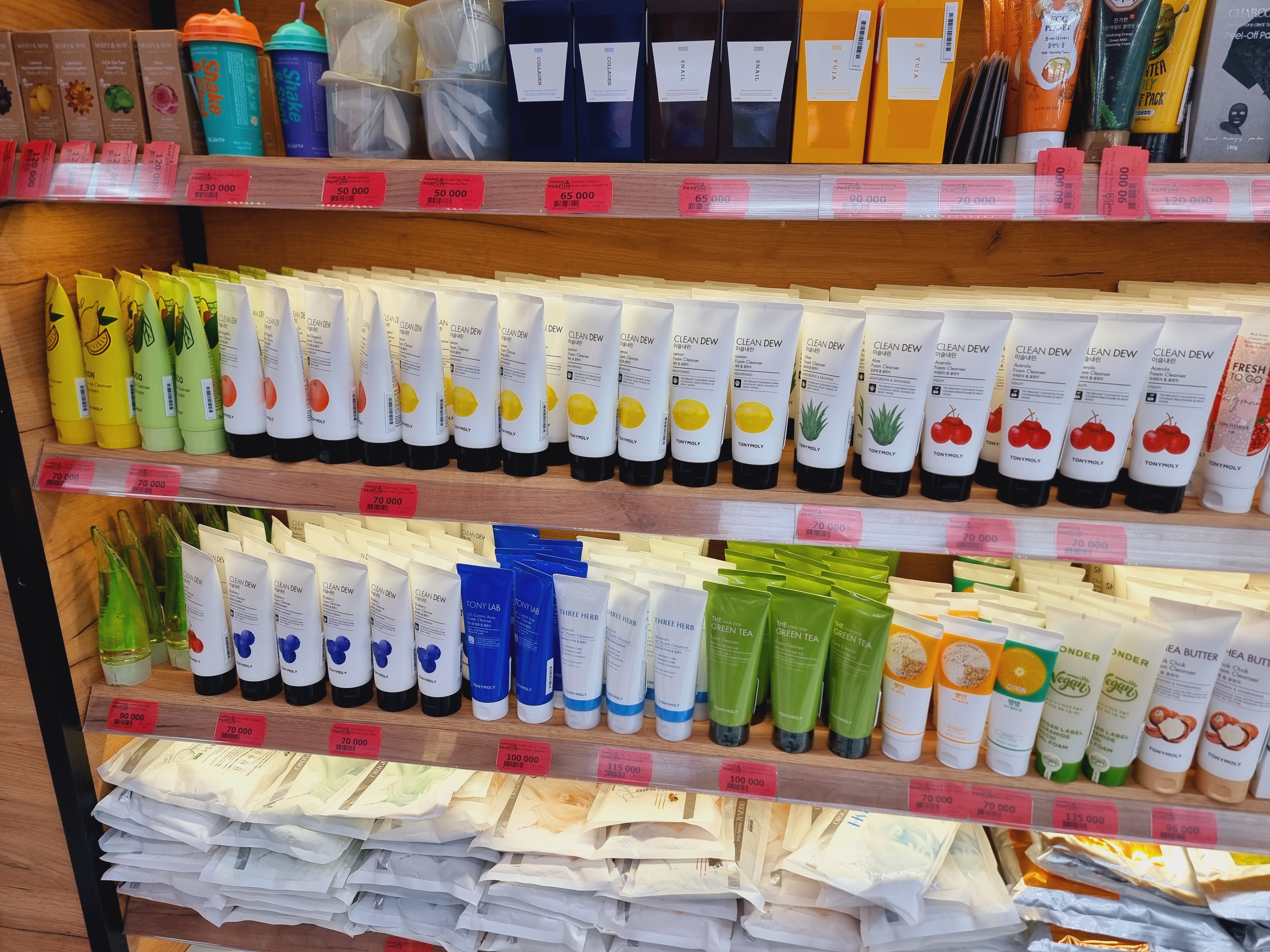 진열된 한국 화장품