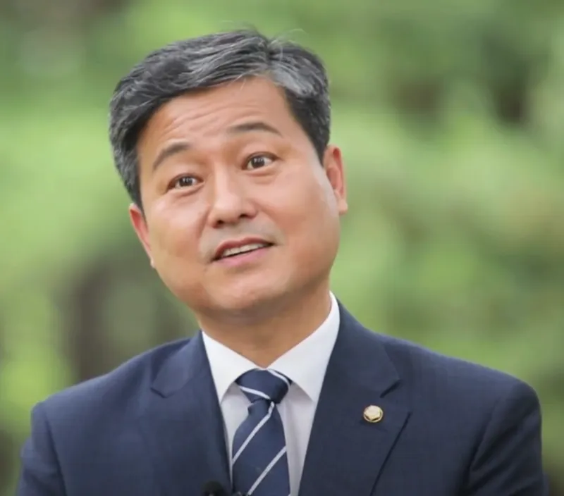 국회의원 인터뷰 사진38.webp