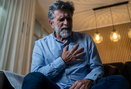 심근경색 가슴통증 이미지사진