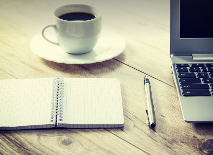 네이버 블로그지수 연관 이미지 _노트북 테이블& 차 이미지 =픽사베이