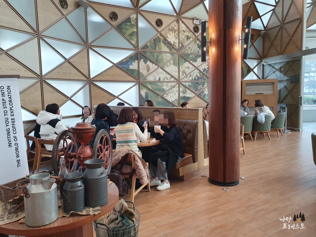 스타벅스 파미에파크 R점 내부