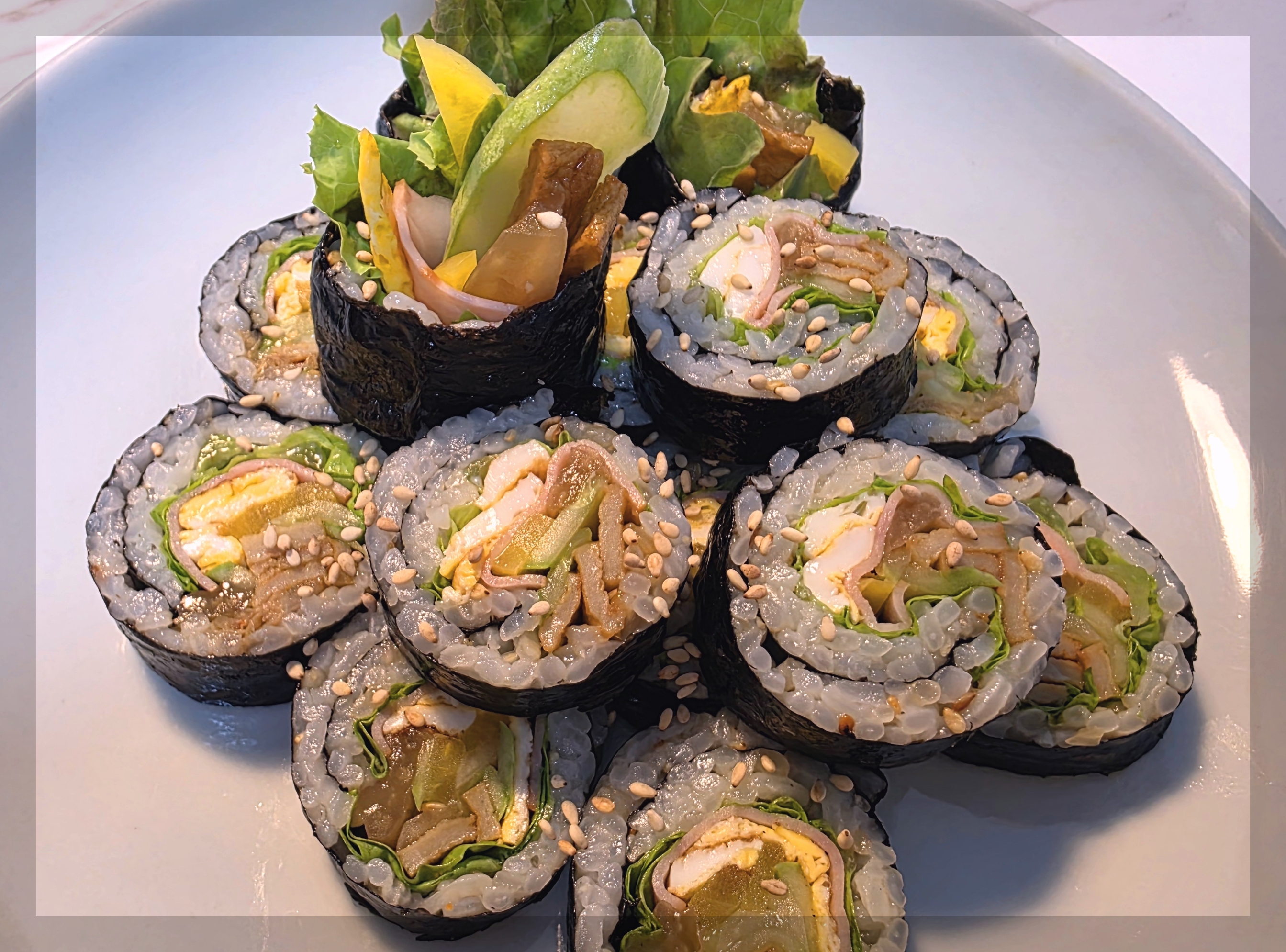 완성된 김밥의 모습입니다.
